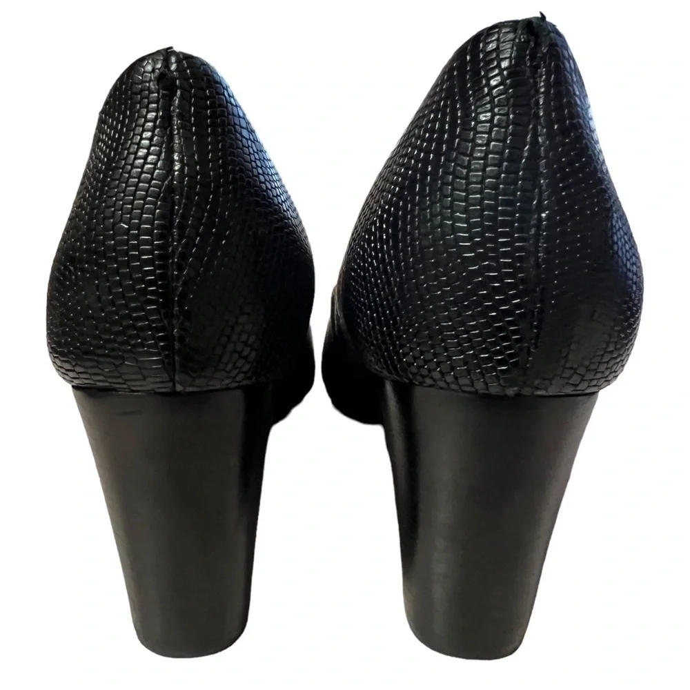 NURTURE by Lamaze Black Leather Round Toe Maren Pump, Size 7